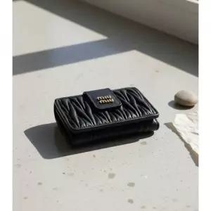 미우미우 MUST IT_ 26SS 마테라쎄 나파 가죽 카드 지갑 5MC280 AFPP F0002)
