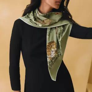 에르메스 스카프 Guepards scarf 80 H411920S 02 색상 카키