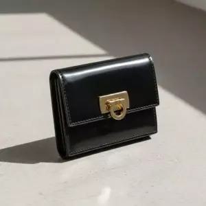 페라가모 MUST IT_ 여성 간치니 컴팩트 반지갑22 0434 NERO 0760658