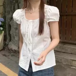 여성 러블리 시원한소재 핀턱 블라우스 스트랩 여름