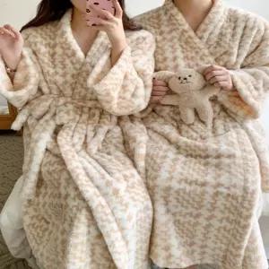 남녀 베이지 하운드체크 로브 가운 극세사 커플