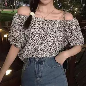[하프클럽/]여성 오프숄더 블라우스 프릴 플라워 상의