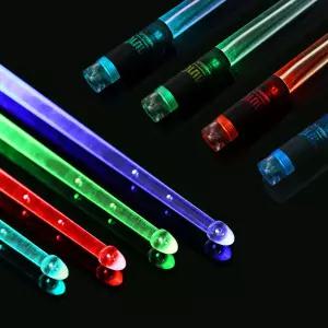 LED 조명 드럼 스틱 어두운 2쌍 4개 15가지 색상 충전식 야광 전자 행진 야간 공연용 타악기 액세서리
