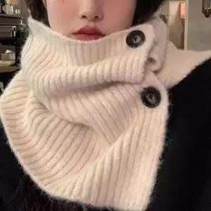 니트넥워머 터틀넥목폴라 여자방한머플러 단추형 아이보리 니트넥워머 목플러
