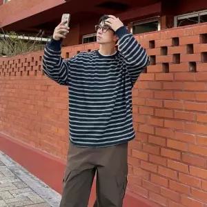 남자 스트링 스트라이프 오버핏 맨투맨