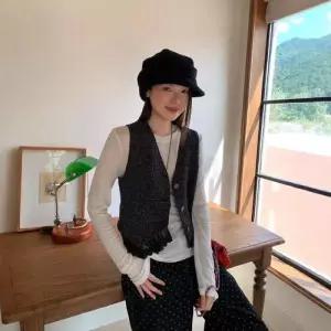 볼사스 여사친 가을 캐주얼 브이넥 레이어드 레이스 프렌치 조끼 ADOR3