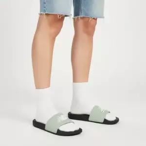 뉴발란스 패세라 남녀공용 슬리퍼 SD1101GKH)