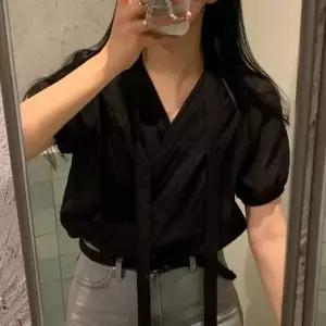 레티고 청담룩 크로스 브이넥 쉬폰 타이 반팔 블라우스