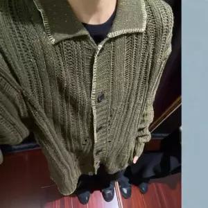 픽호샵 니트 남사친 빈티지 커플 가디건 루즈핏 긴팔 무드의 스웨터 펀칭 패션 버튼 브이넥 키작남 꾹1