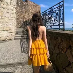 EAMT 스커트 원피스 노랑 여친 윈난 플레어 바캉스룩 홀터넥 멜빵 해변 YJ1