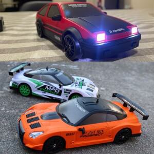 2.4G RC 자동차 LED 라이트 4륜구동 무선 조종 드리프트 전문 레이싱 장난감 GTR 모델 AE86 어린이 크리스