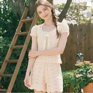 [블루레이스] 홀터넥 레이어 플라워 볼레로 티셔츠_B6M3TS9571