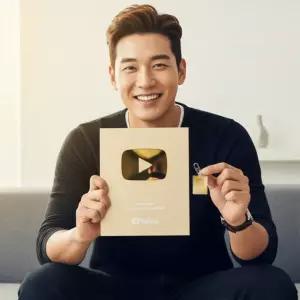 연예인 홍보 인플루언서 키링 유튜브 선물 단체 유튜버 버튼 응원 굿즈 커스텀 가수 소품