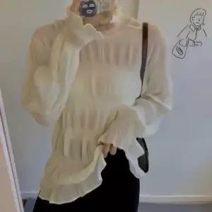 여성가을블라우스 물결 반폴라 퍼프소매 시스루 주름 블라우스 데이트룩