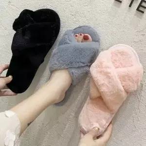 [하프클럽/]따뜻한 스트랩 퍼 실내화 겨울용 털 슬리퍼 방한 슈즈