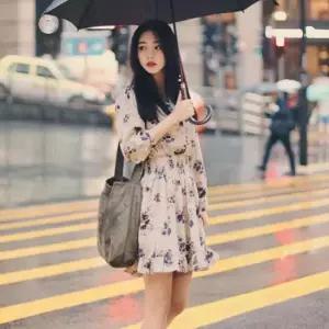 신상오픈런 여성용 베이지 꽃무늬 긴팔 미디 프릴 드레스