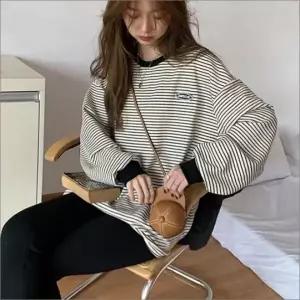 [하프클럽/]여성 루즈핏 스트라이프 티셔츠 긴팔 맨투맨