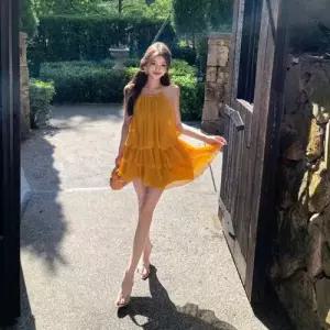 헐크 여성용 여친 원피스 치마 옐로우 홀터넥 플레어 멜빵 윈난 해변 바캉스룩 쉬폰 KKE1