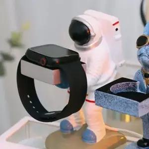 SMART WATCH 무선충전용 우주인 캐릭터 시계스탠드 SMART WATCH