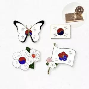 태극기 뱃지 외국인 친구 선물 전역 한국 기념품 가방 한국굿즈 (WE6DA49)