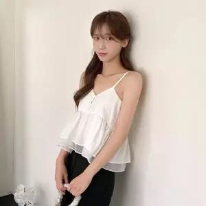 (국내제작)(뱃살커버/은은여리핏) 얼레이 쉬폰 자개 버튼 플레어 나시 블라우스 bs8354