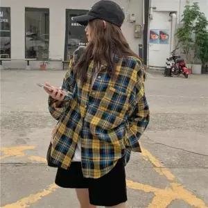 귀여운 오버핏 여성 체크 카라 셔츠
