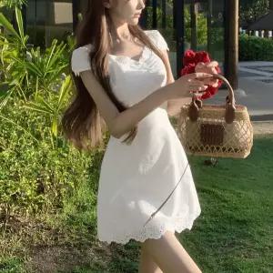 채핏 청순 코튼펀칭 원피스 섹시 미니 브이넥 반팔 여리여리 레이스 여친룩 데이트룩