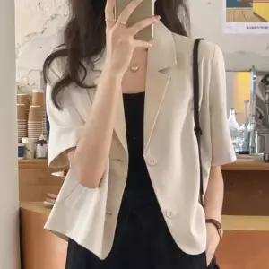 여성 여름 반팔 자켓 반크롭 투버튼 세미 오버핏 데일리 정장 마이 출근룩 외투