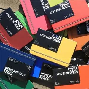 웍스 SL10WG81 A5 미색용지 밴드+포켓 하드커버노트 COZY SPAGE