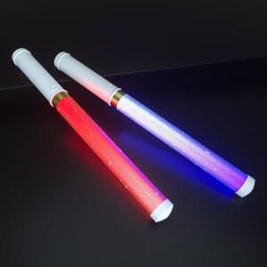 Bsgifts LED 글로우 스틱 2팩 재사용 가능한 15가지 색상의 라이트 벌크 결혼식 생일 라브 콘서트 캠핑 할로윈 크리스마스를 위한 파티 용품(AAA 배터리