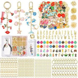 656Pc 열쇠고리 제작 키트: 198개의 부적 30개 클립, 립글로스 키트, 배낭 DIY 공예 액세서리용 귀여운 가방 키트 등 골드 주얼리 용품