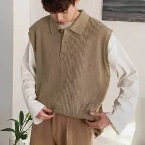 적당한 두께감 모던 데일리 남성 카라 니트 조끼