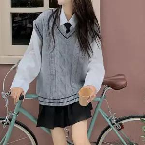 스쿨룩 브이넥 꽈배기 니트 조끼 베스트