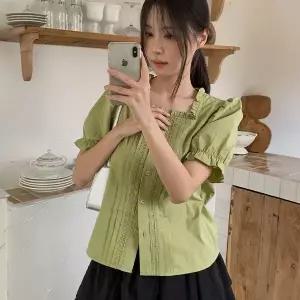 핫핑 [여름하객룩/러블리] 키이로 스퀘어넥 핀턱 프릴 퍼프 반팔블라우스