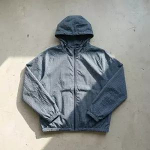 스파오 데일리룸 UV차단 라이트 패커블 윈드브레이커 SPJJG25C09