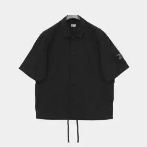 CP컴퍼니 26SS 렌즈와펜 크롬R 오버 반팔 남성 셔츠 20CMOS009A 005904G 999