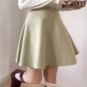 [텐바이텐][홍은]여성 치마 짧은 미니 A라인 심플 러블리 하이웨이스트 플레어