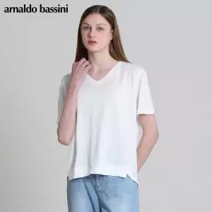 [아날도바시니(ARNALDO BASSINI)] 자개장식 코튼텐셀 언발 브이넥 티 (택가격: 58,000원)
