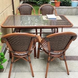 이탈리아식 안뜰 야외 테이블 라탄 및 의자 세트 가정용 발코니 정원 레저 캠핑 가구 Q