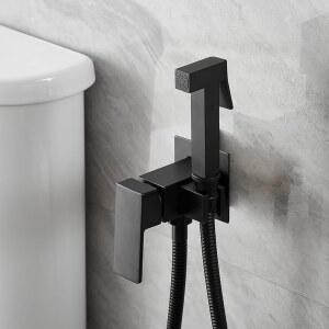 Bathfinesse 온수 냉수 황동 밸브가 있는 변기용 비데 수도꼭지 스테인리스 스틸 스퀘어 핸드헬드 부착 세트 벽걸이 매트 블랙