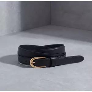 질스튜어트 뉴욕 액세서리 26FW 20mm 블랙 골드버클 소가죽 슬림 여성벨트 JUBE6F112BK