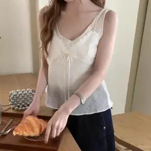 여성 데이트룩 여성스러운 리본 시스루 나시 블라우스