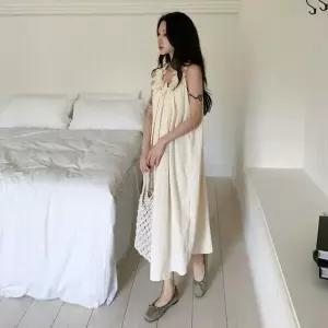 여성 패턴 슬리브리스 플라워 여행룩 로맨틱 롱드레스
