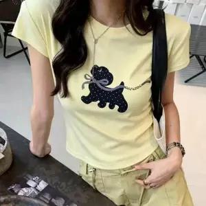 강아지 캐릭터 프린팅 반팔 크롭티 U넥티셔츠 슬림핏티셔츠