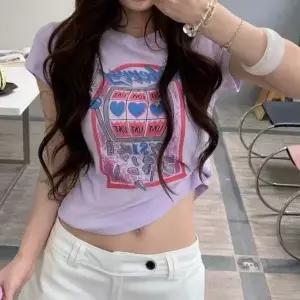 하트 프린팅 빈티지 슬림 크롭티 U넥티셔츠 슬림핏티셔츠