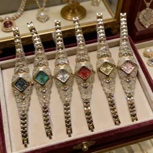 다이아몬드가 박힌 여성용 팔찌 쿼츠 시계 패셔너블하고 캐주얼한 스타일 다재다능하고 우아한 손목시계