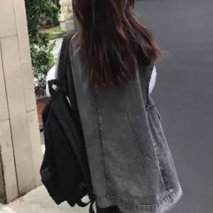 데님 조끼 여성 민소매 베스트 블랙 컬러 레이어드 아이템 캐주얼 시크 스타일