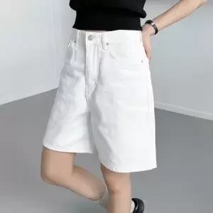 여성 여름 화이트 와이드 버뮤다팬츠 4부반바지_25315561_588872