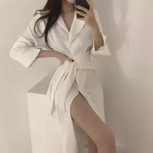 손오반 여사친 원피스 롱 가을 봄 데일리룩 스트랩 이른 긴팔 미니멀리즘 싱글 KUK3