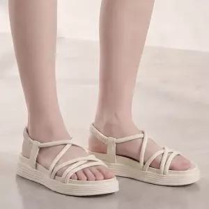 여성 통굽 스트랩샌들